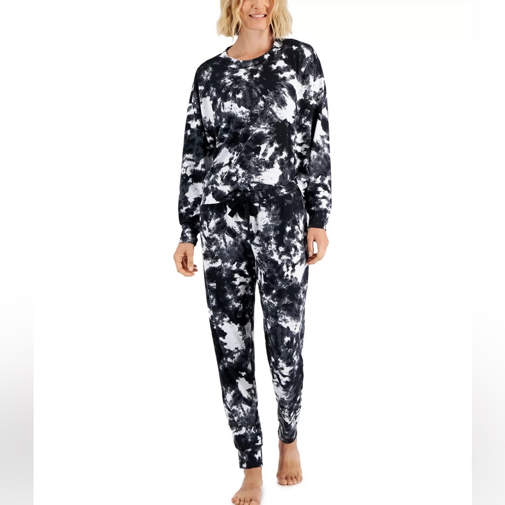 NWT long sleeve womens tie-dye pajama matching set